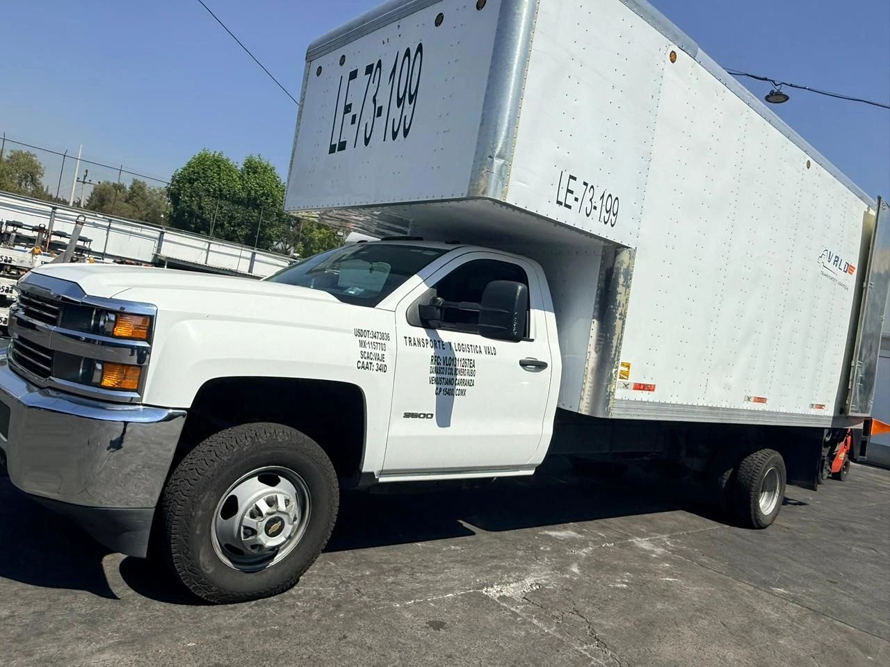Camioneta de caja VALD